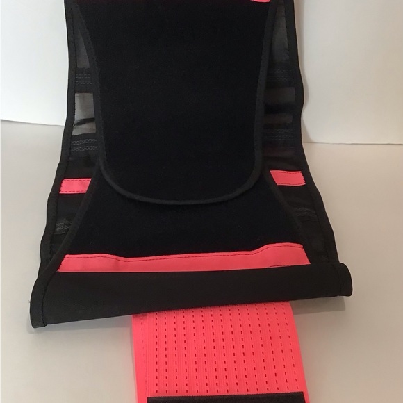 Adjustable Back Brace - Picture 6 of 8